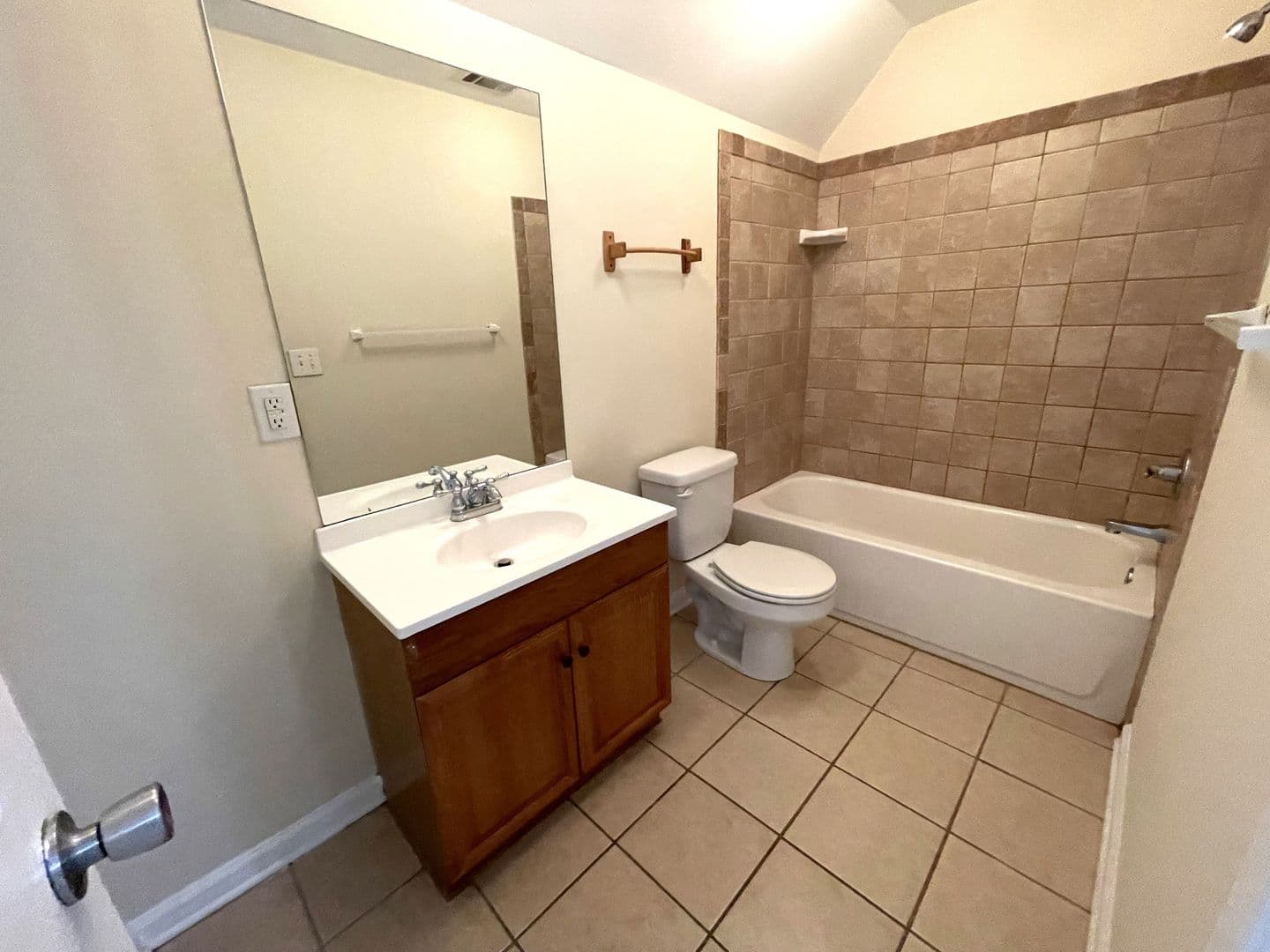 Athens House: 112 Pineview Ct