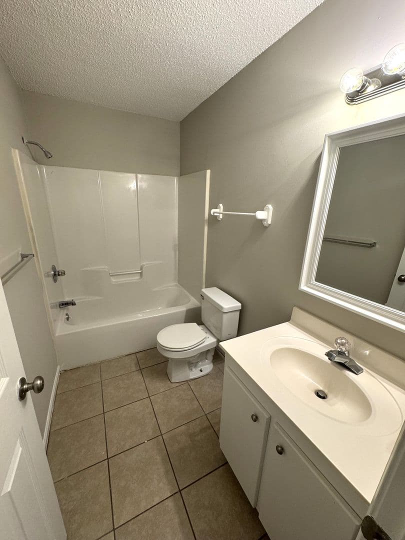 Athens Apartment: 245 Pineview Drive