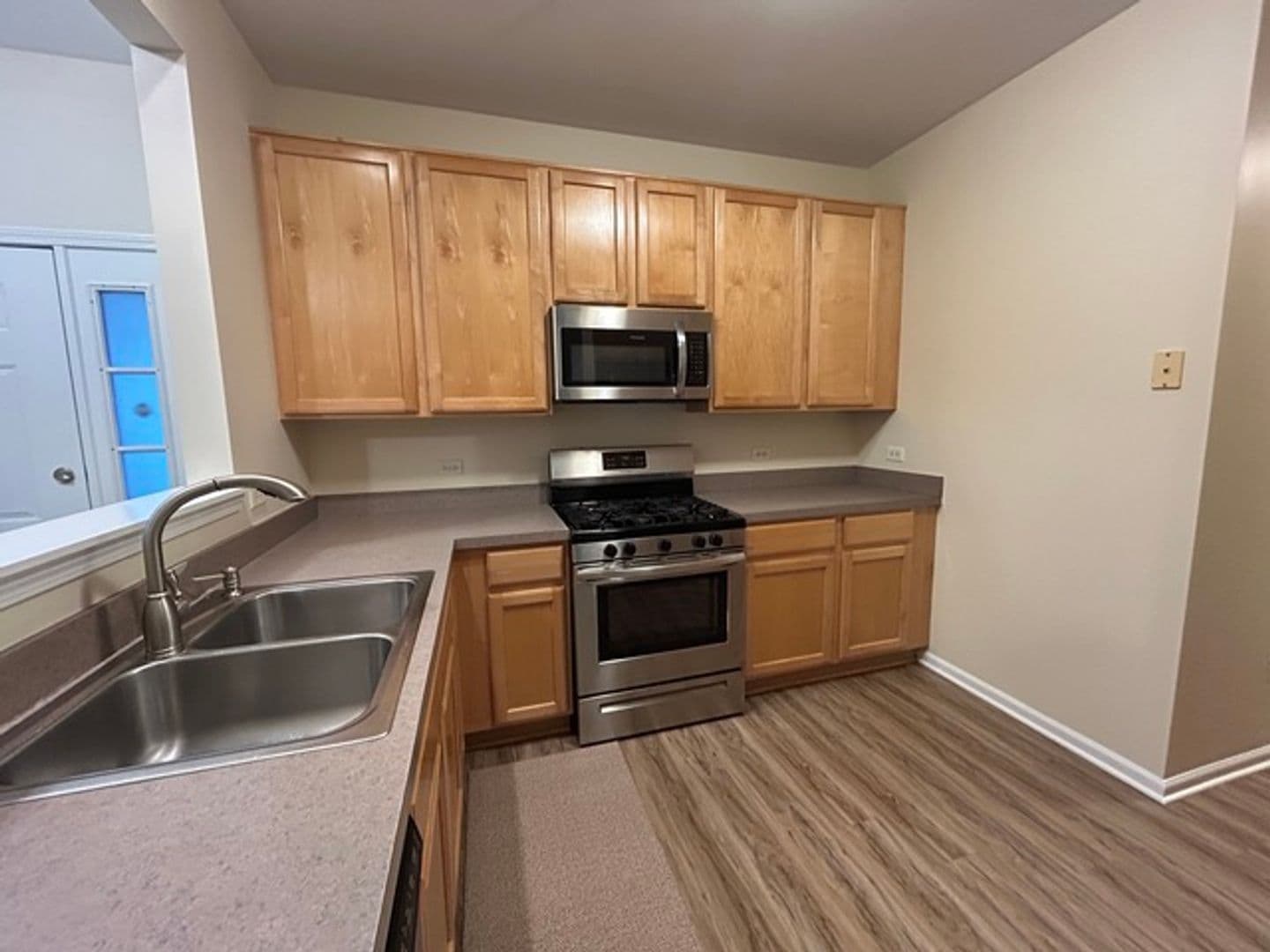 Carpentersville Condo: 1221 Brookdale Drive