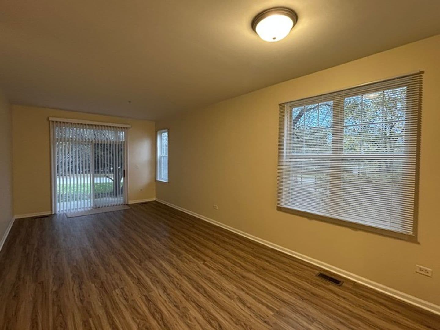 Carpentersville Condo: 1221 Brookdale Drive