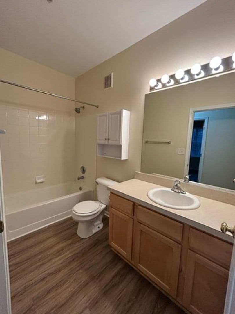 Carpentersville Condo: 1221 Brookdale Drive
