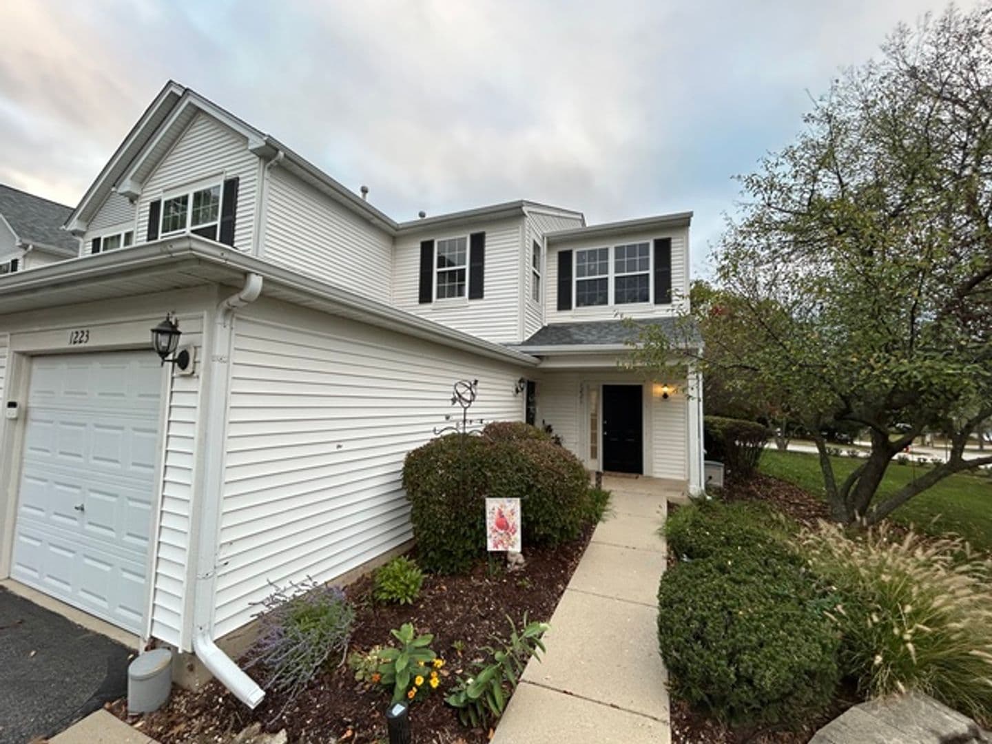 Carpentersville Condo: 1221 Brookdale Drive