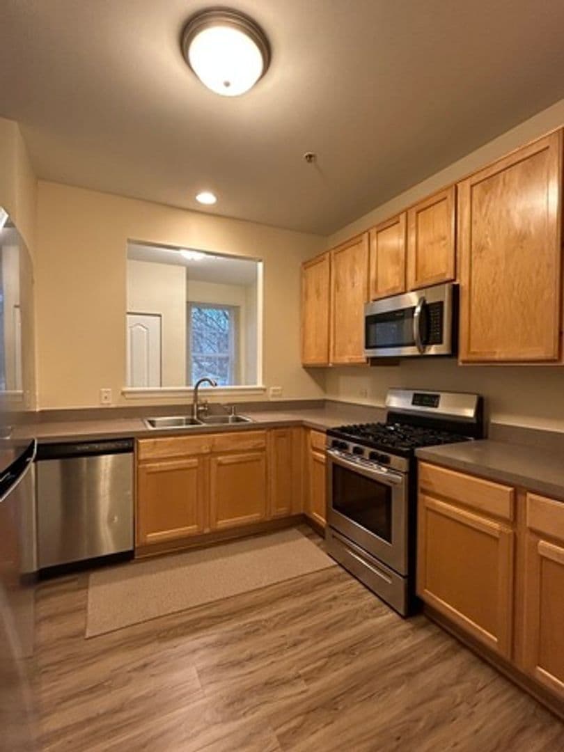 Carpentersville Condo: 1221 Brookdale Drive