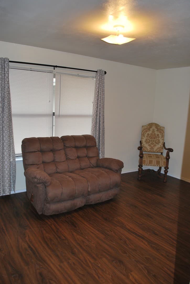 Denton Apartment: 2526 W Prairie