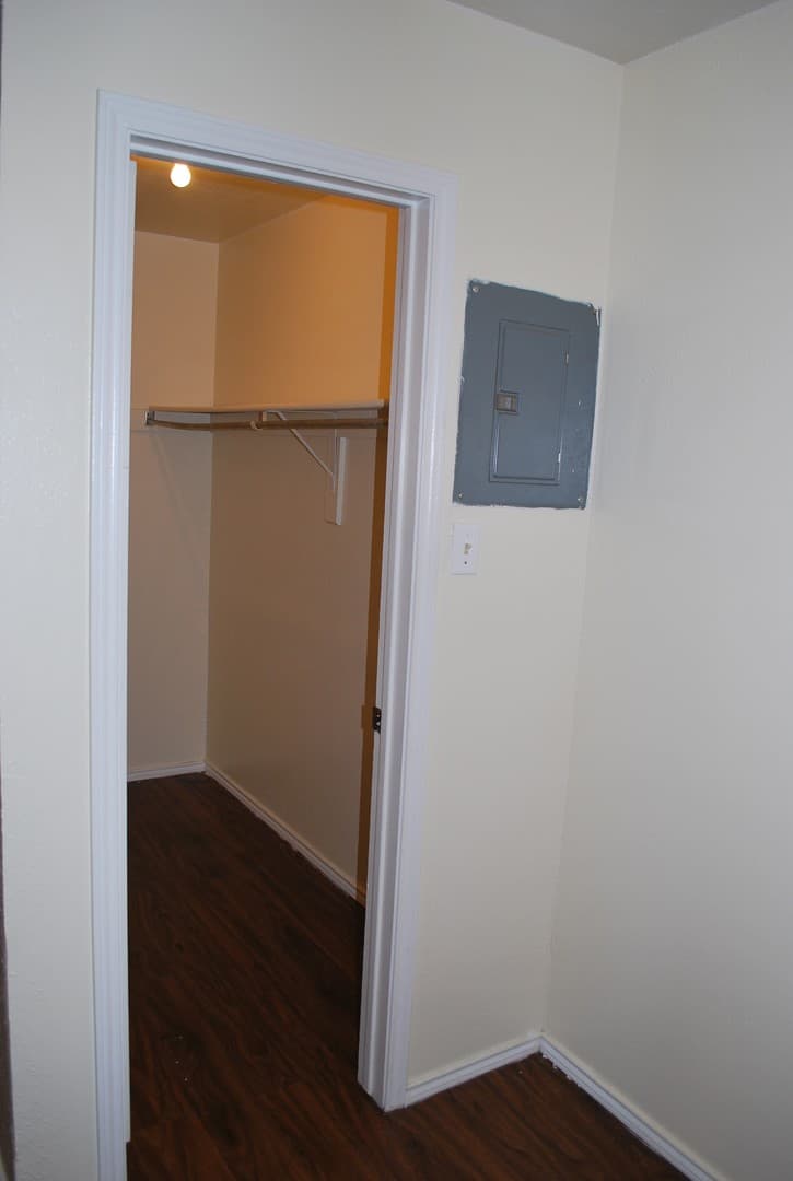 Denton Apartment: 2526 W Prairie