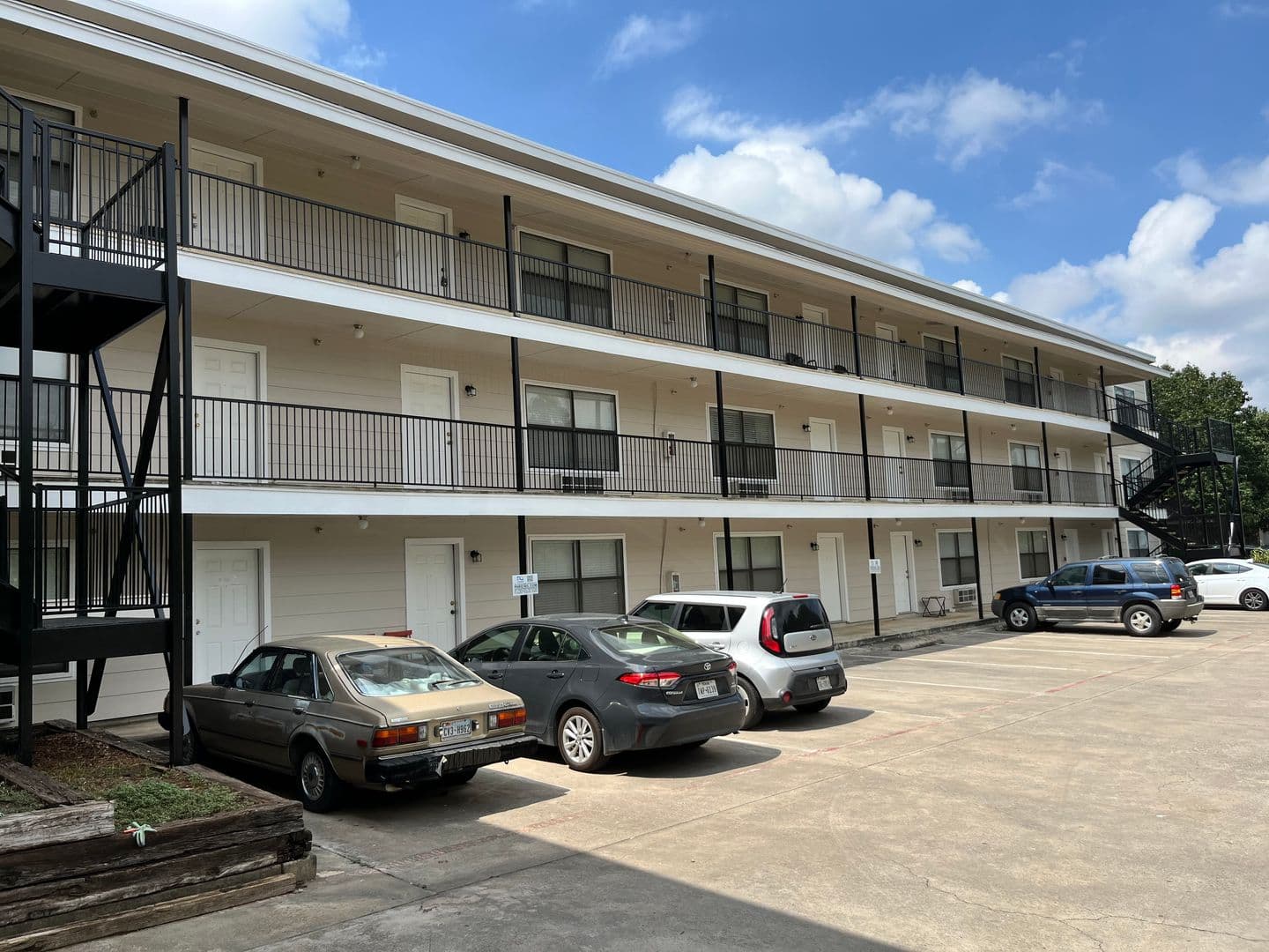 Denton Apartment: 701 W Sycamore Street
