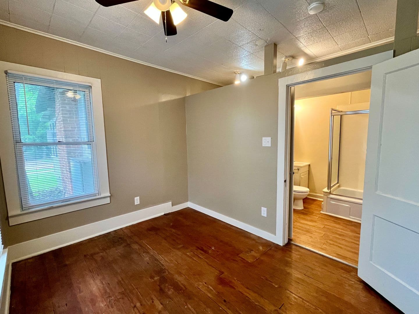 Denton House: 1002 Gregg St.