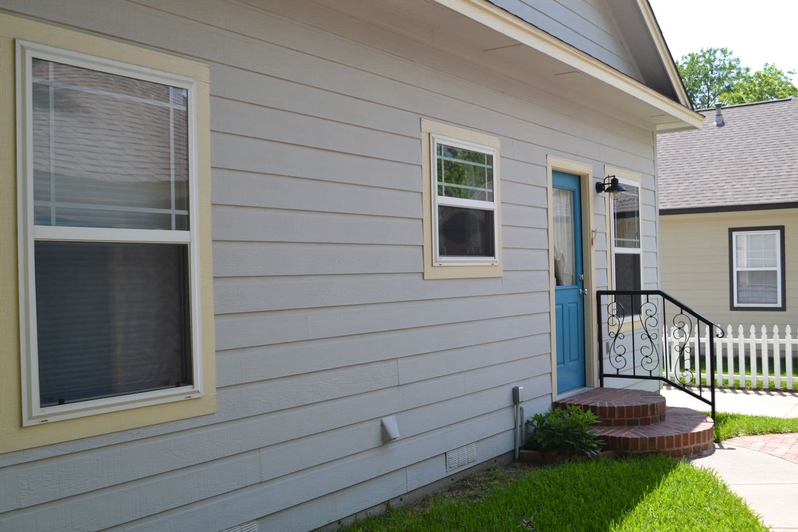 Denton House: 709 Roberts St