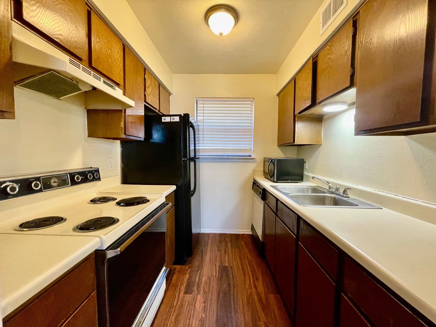 Denton Apartment: 2526 W Prairie