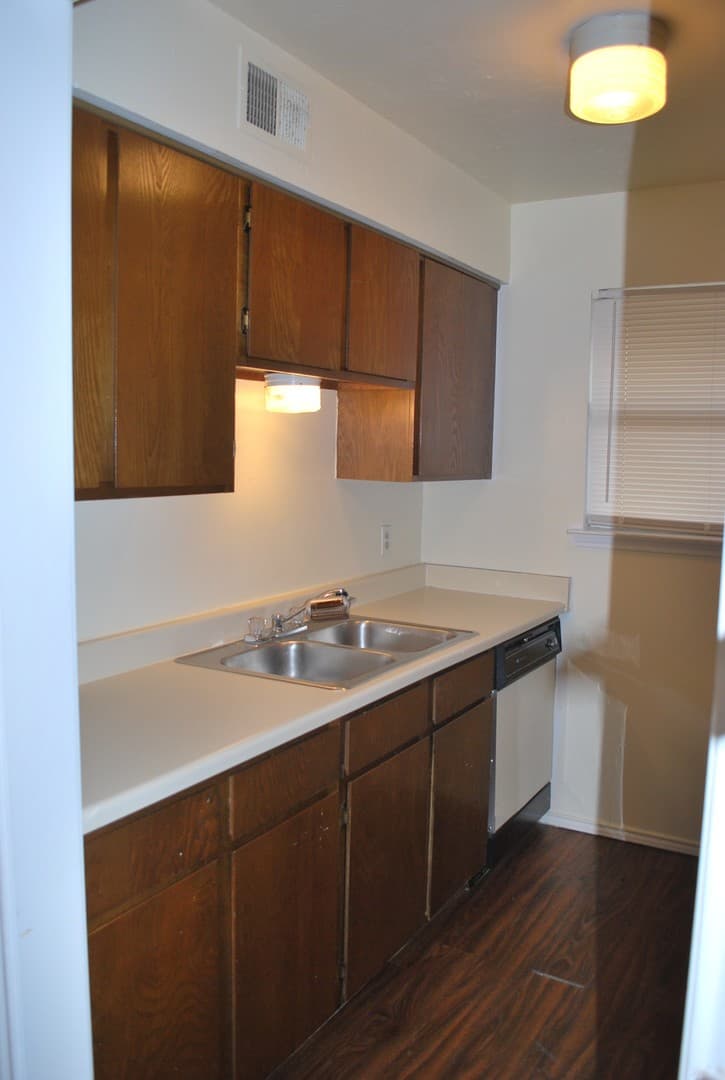 Denton Apartment: 2526 W Prairie