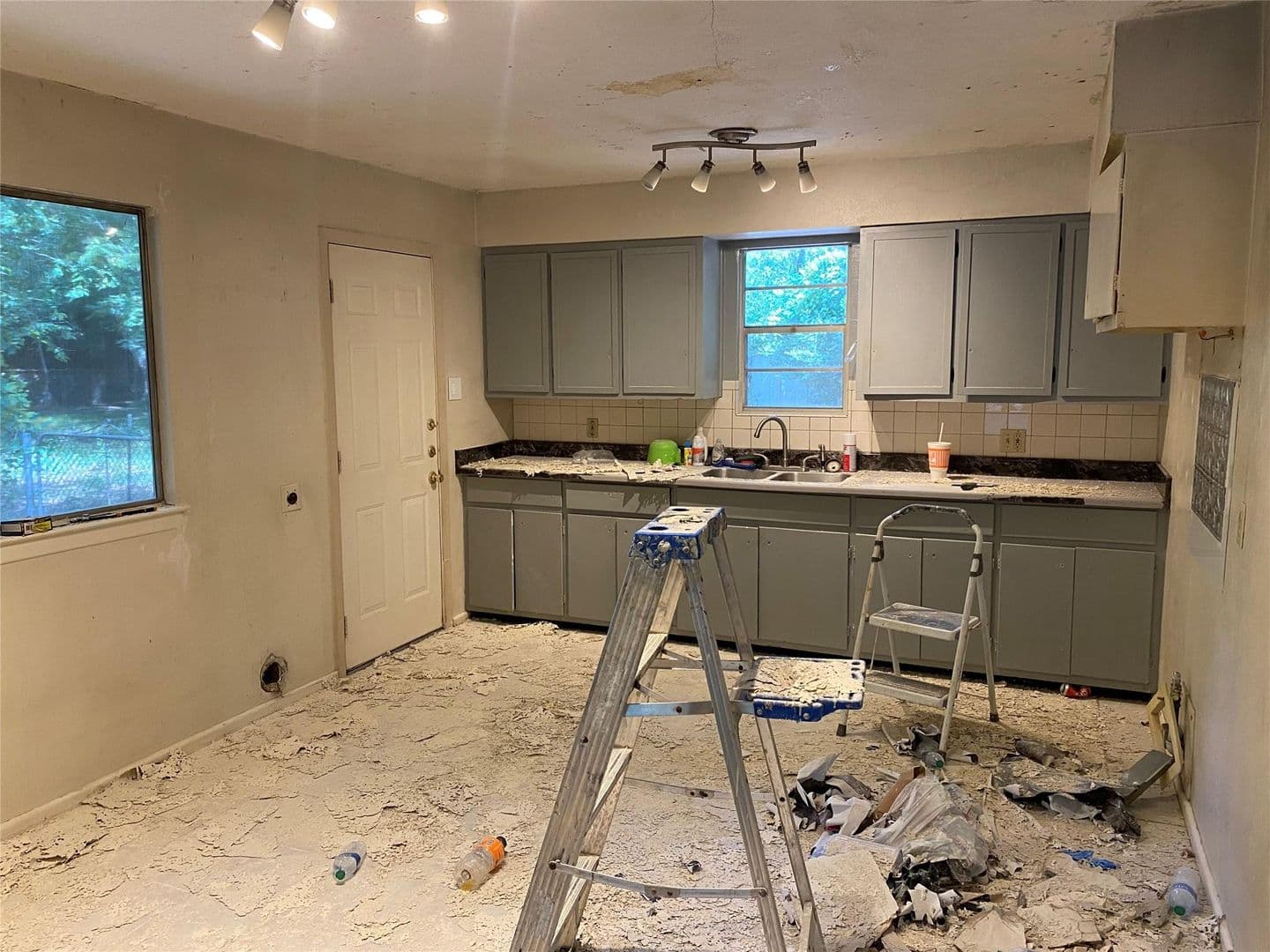 Denton House: 1412 Oakwood Dr