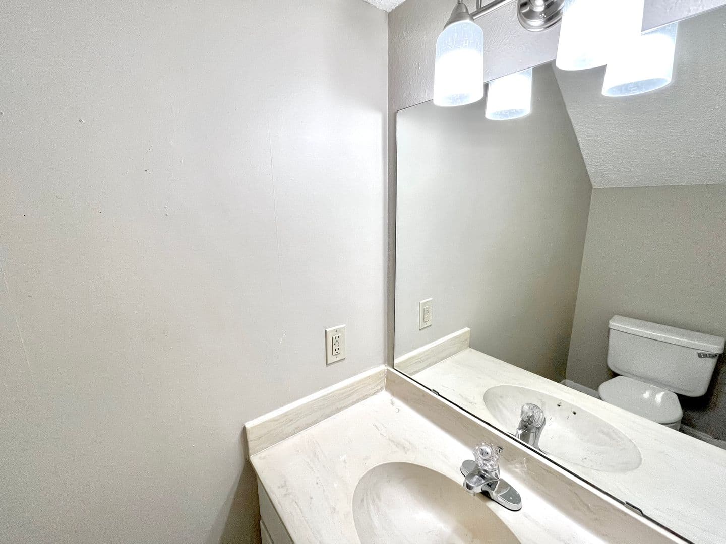 Denton House: 1247 Dallas Drive