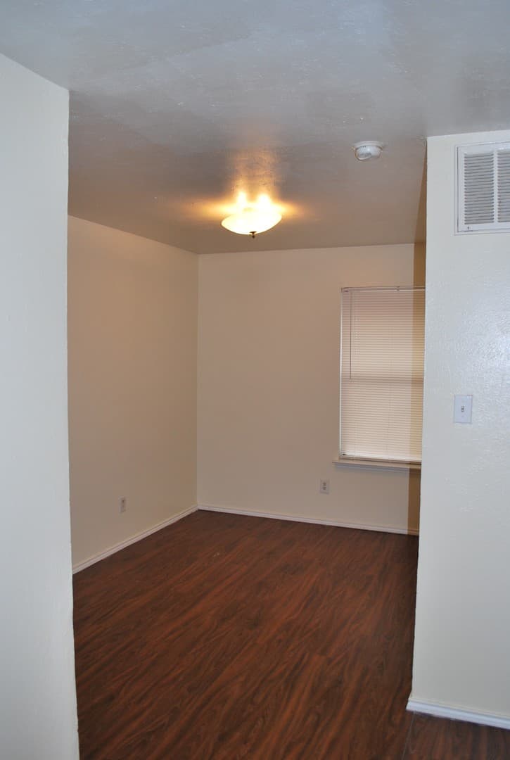 Denton Apartment: 2526 W Prairie