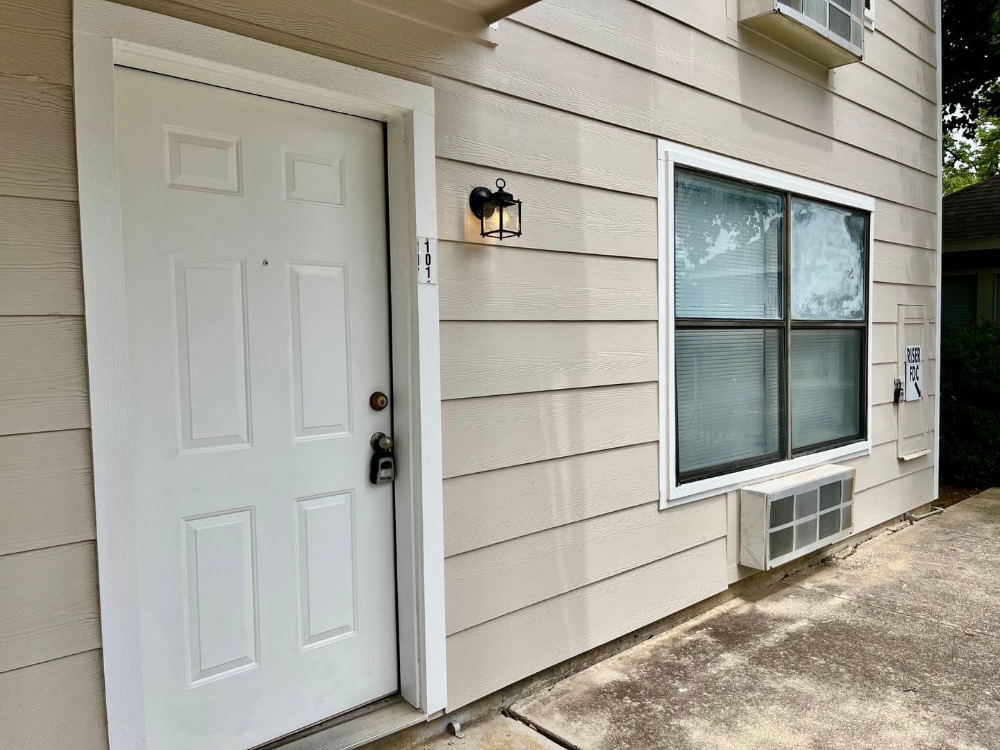 Denton Apartment: 701 W Sycamore Street