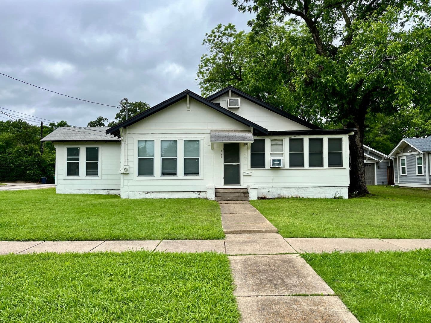 Denton House: 1002 Gregg St.