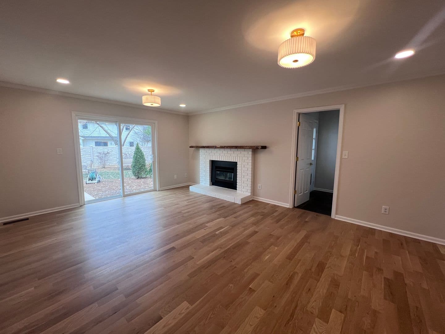 Bowling Green House: 663 Huntington Street