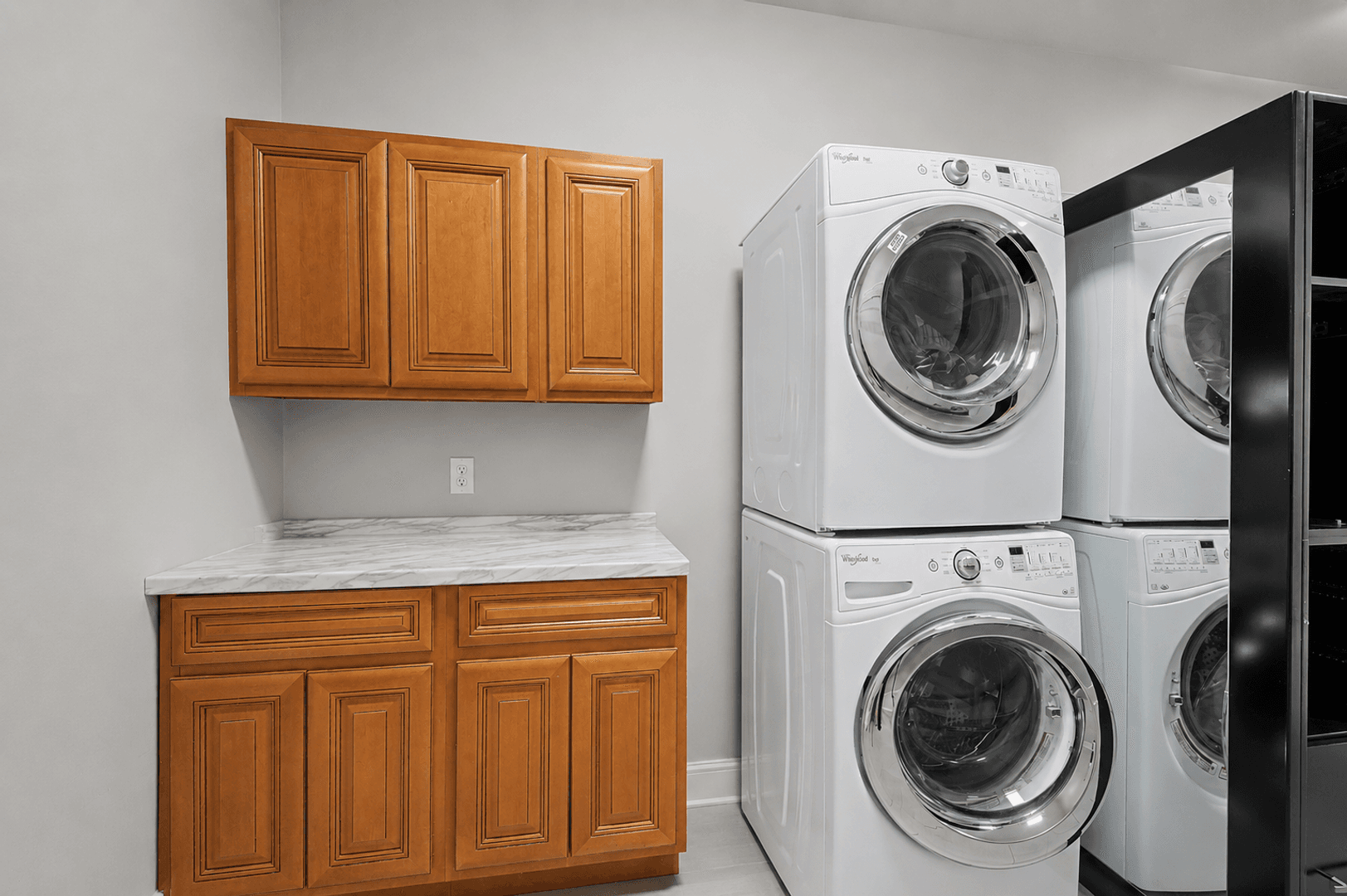Bowling Green Apartment: 1044 Chestnut Street