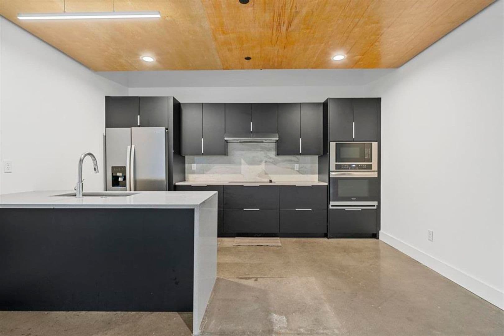 Bowling Green Apartment: 1131 Fairview Avenue