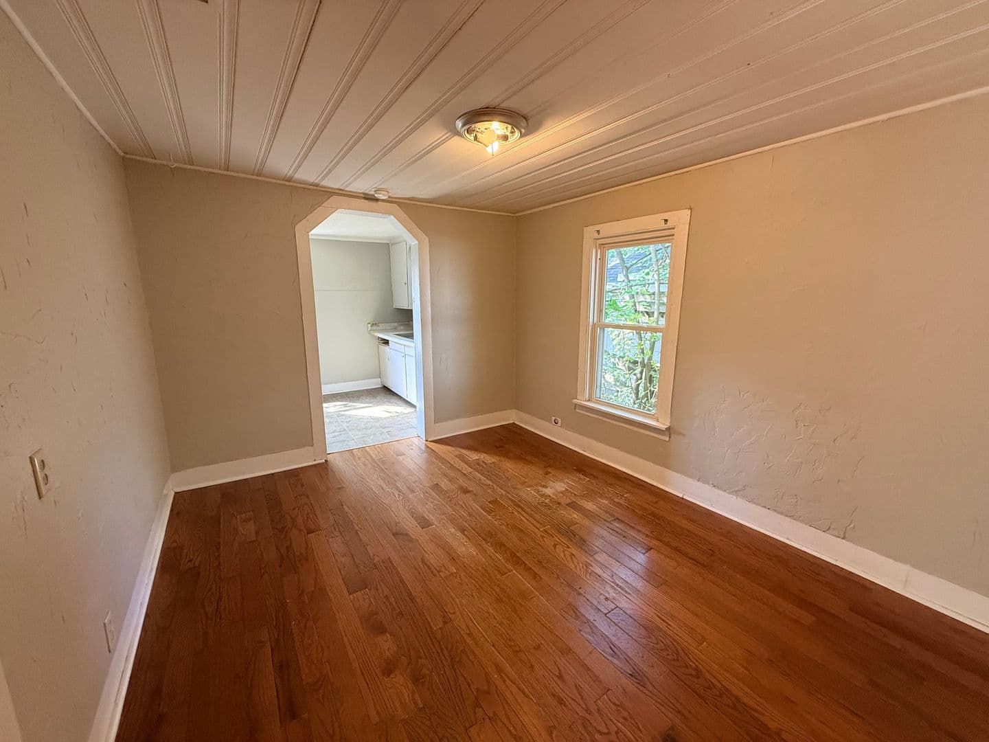 Bowling Green Apartment: 1402 High Street