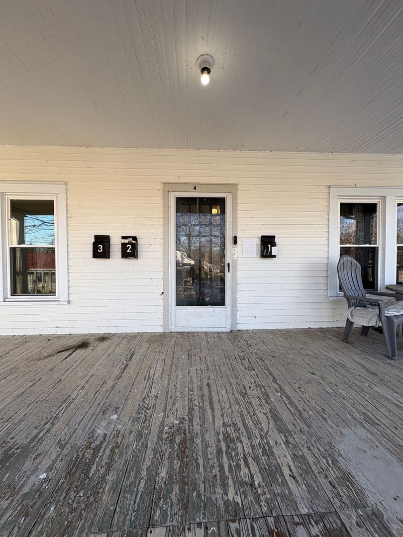 Glasgow Apartment: 402 E Wayne Street
