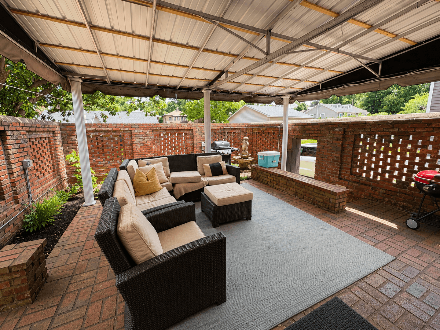 Bowling Green Apartment: 1338 College Street