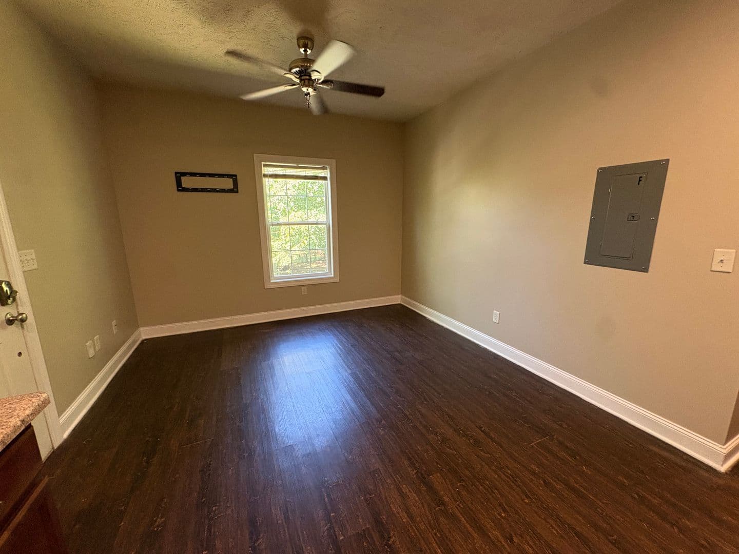 Bowling Green Apartment: 526 Dennis Way