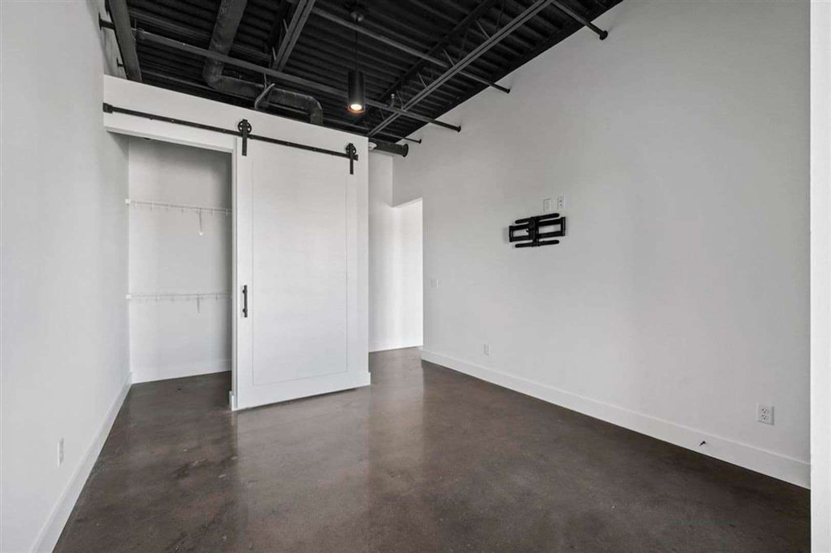Bowling Green Apartment: 1131 Fairview Avenue