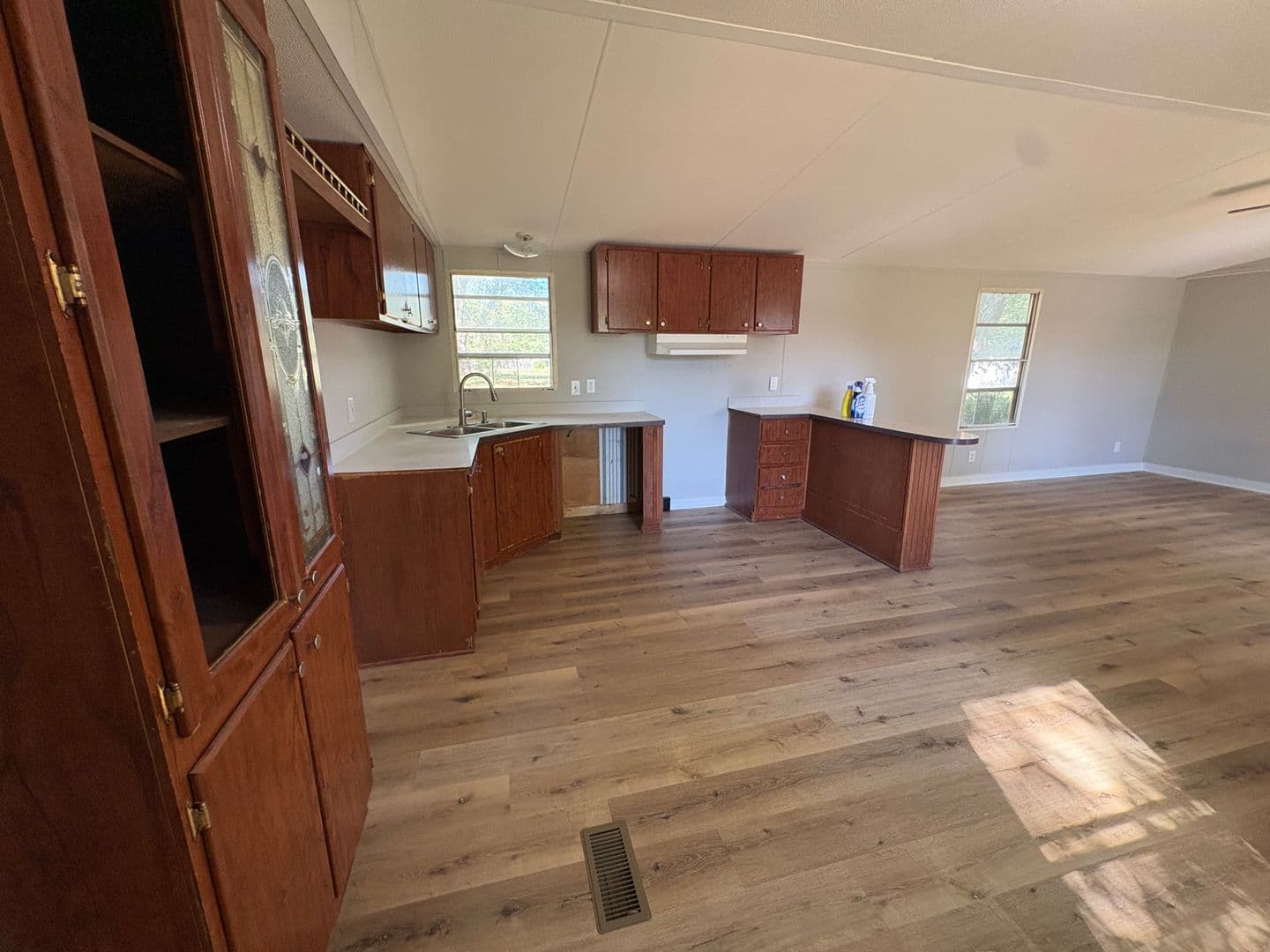 Bowling Green House: 131 Mapleleaf Drive - 131 Mapleleaf Drive
