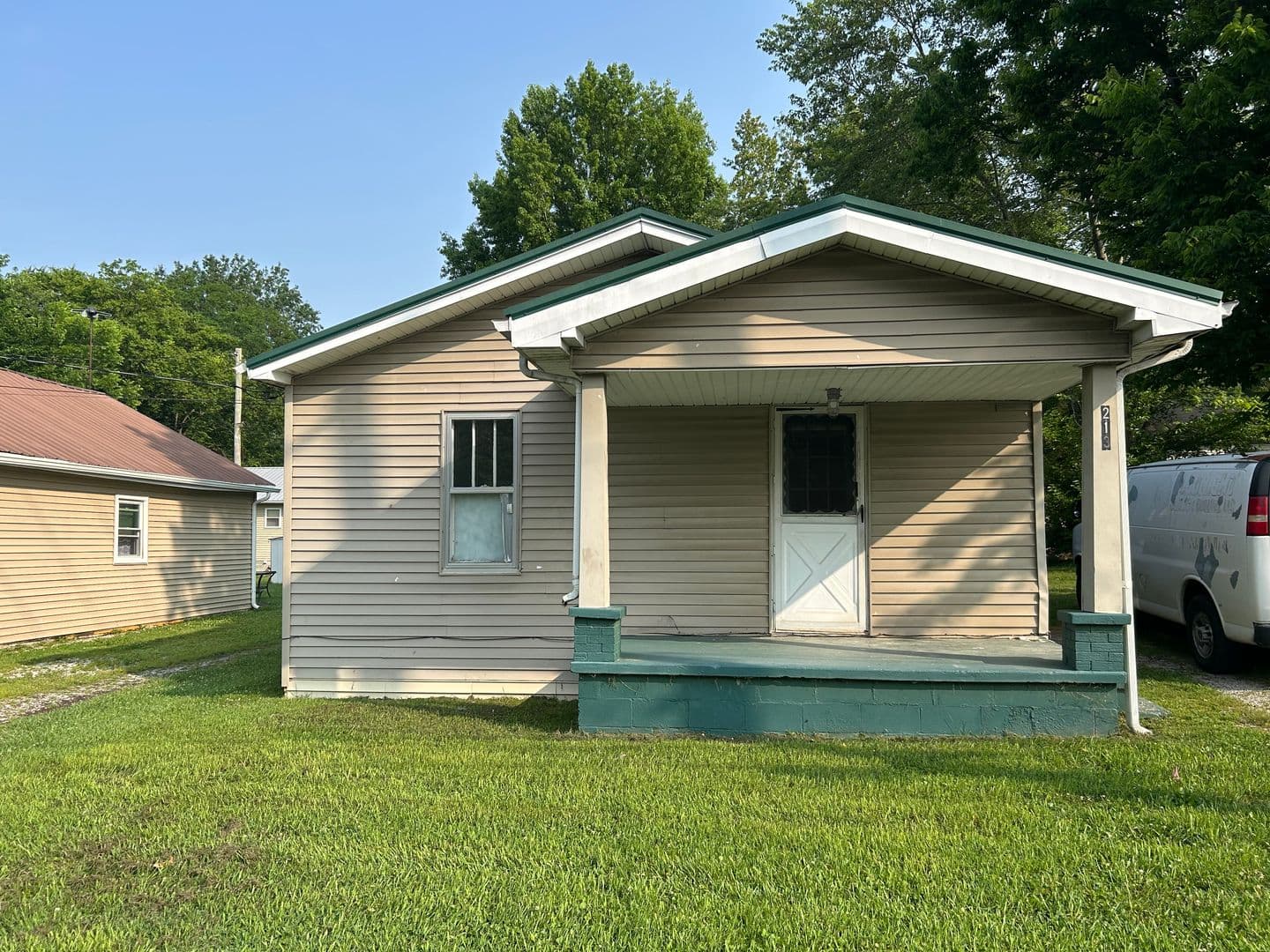 Glasgow House: 213 Humble Avenue