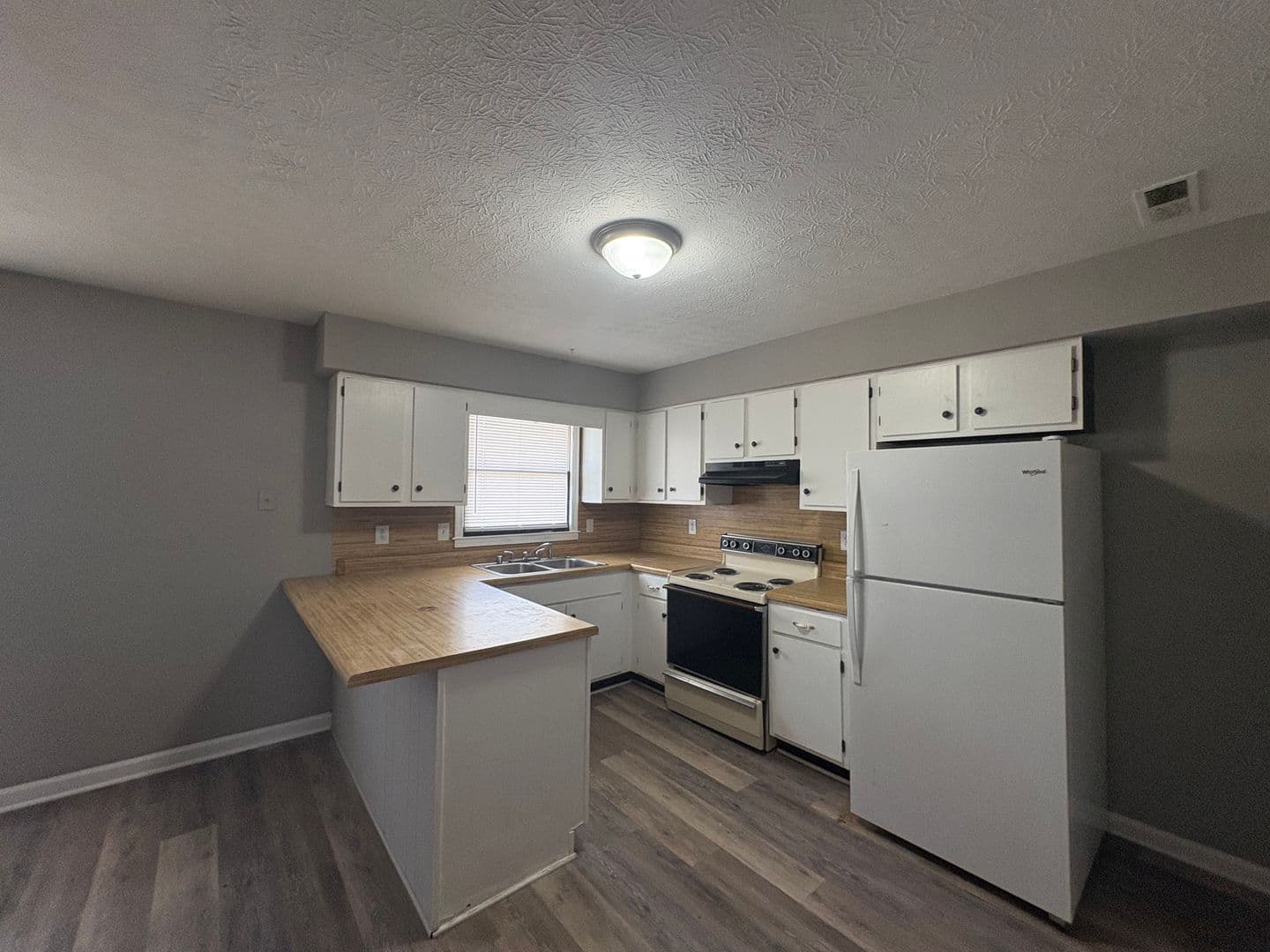 Bowling Green Apartment: 2042 Rock Creek Road