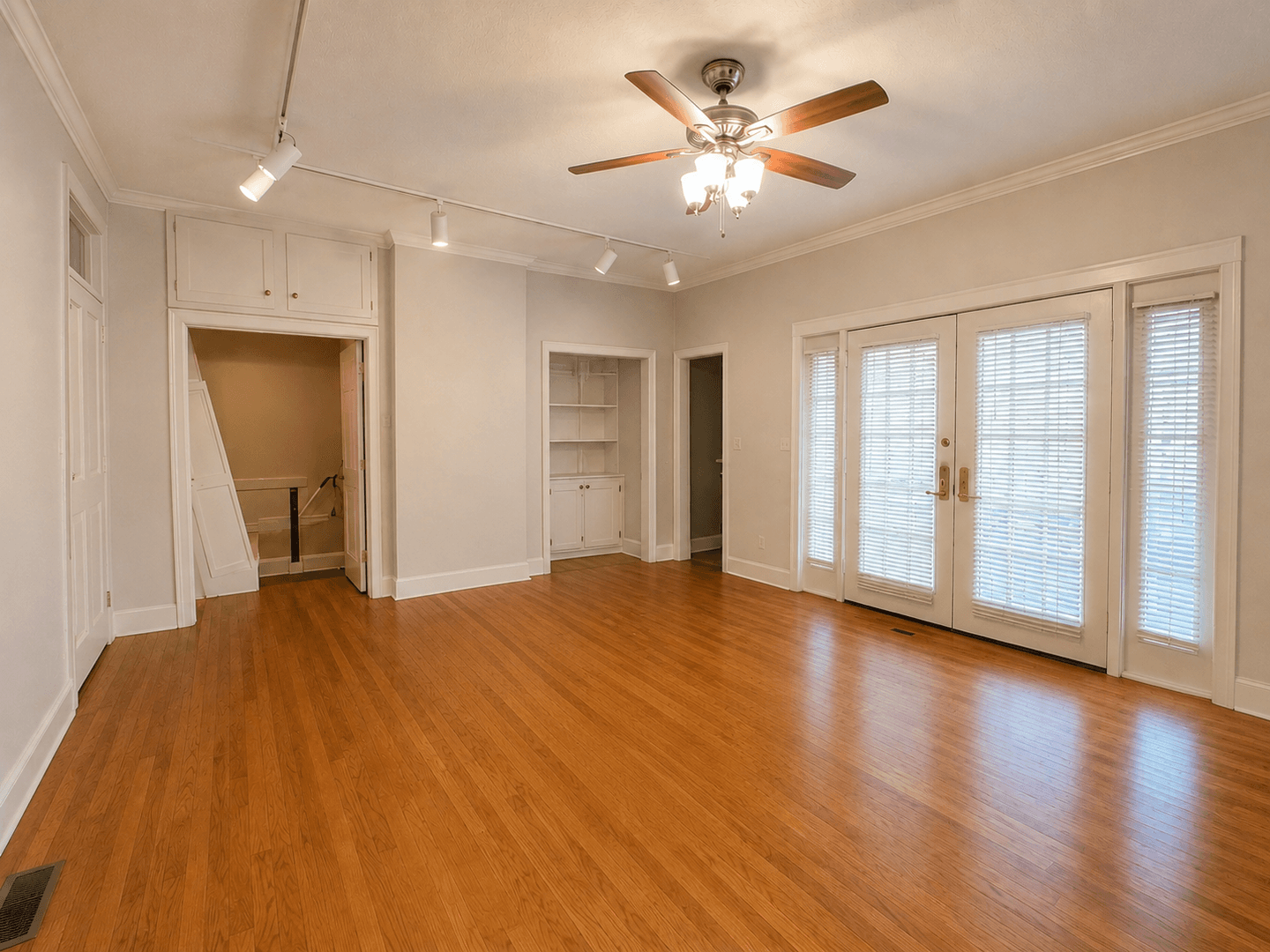 Bowling Green Apartment: 1338 College Street