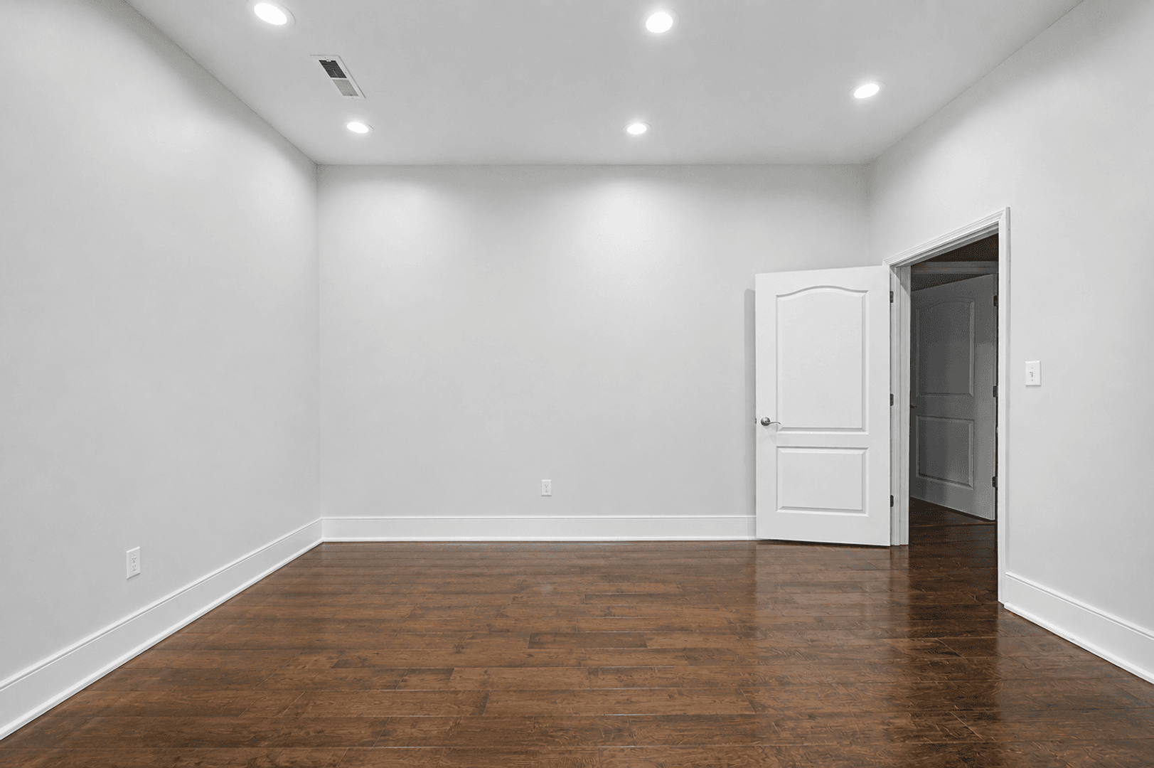 Bowling Green Apartment: 1044 Chestnut Street