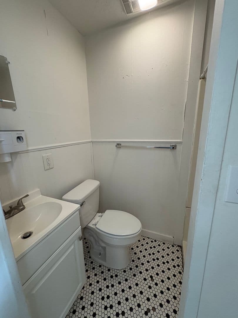 Glasgow Apartment: 306 East Main Street