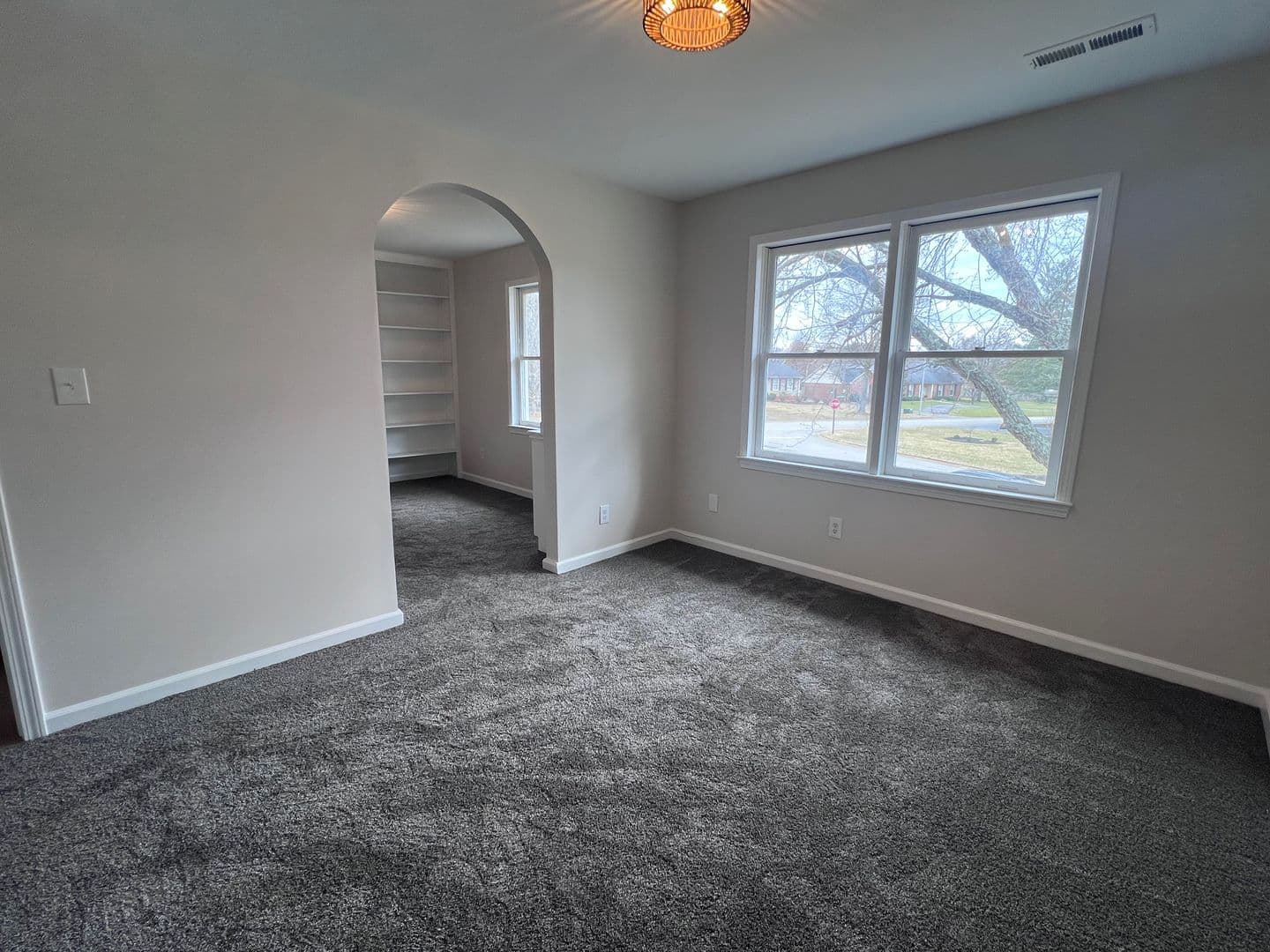 Bowling Green House: 663 Huntington Street