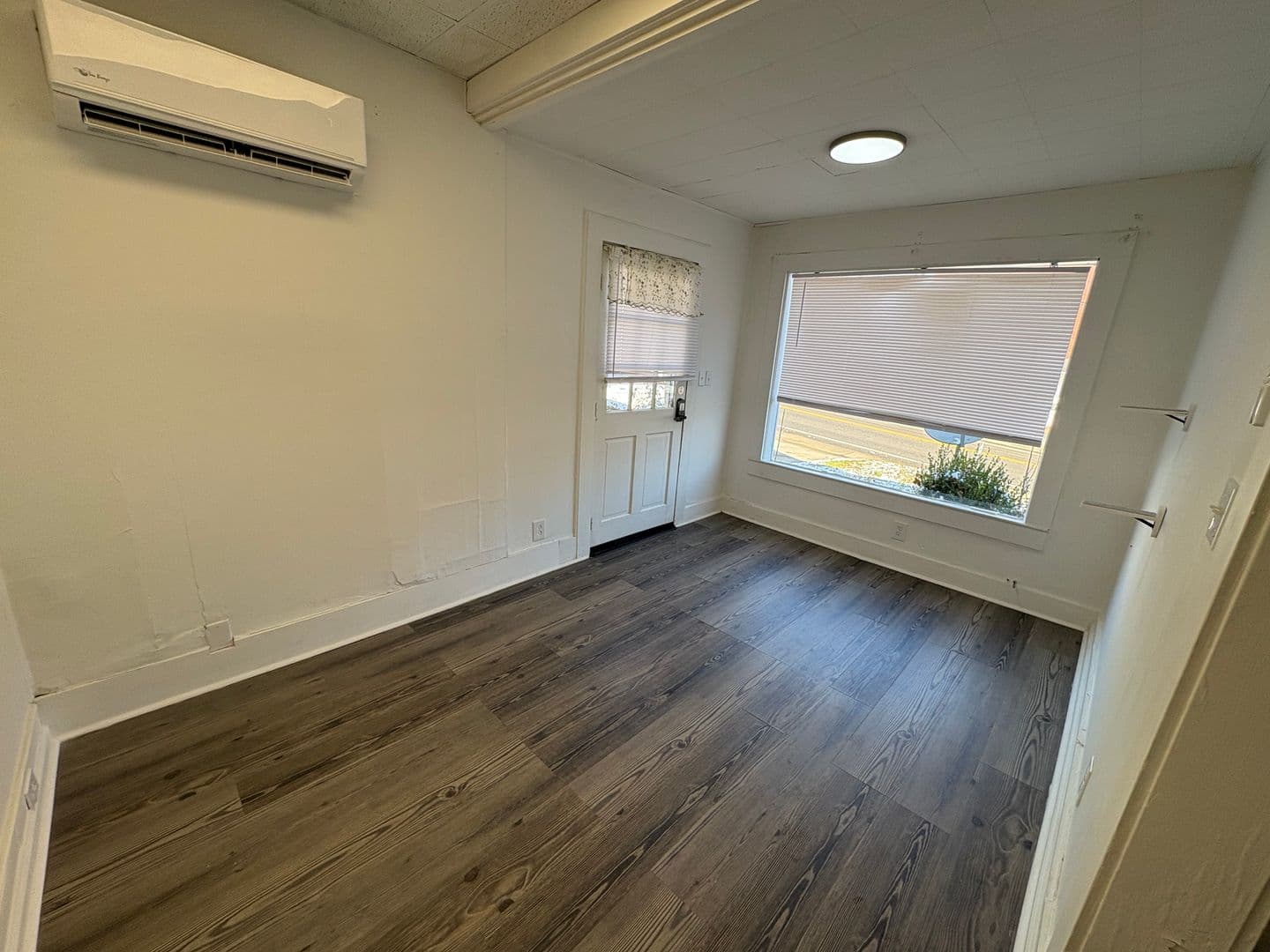 Glasgow Apartment: 306 East Main Street