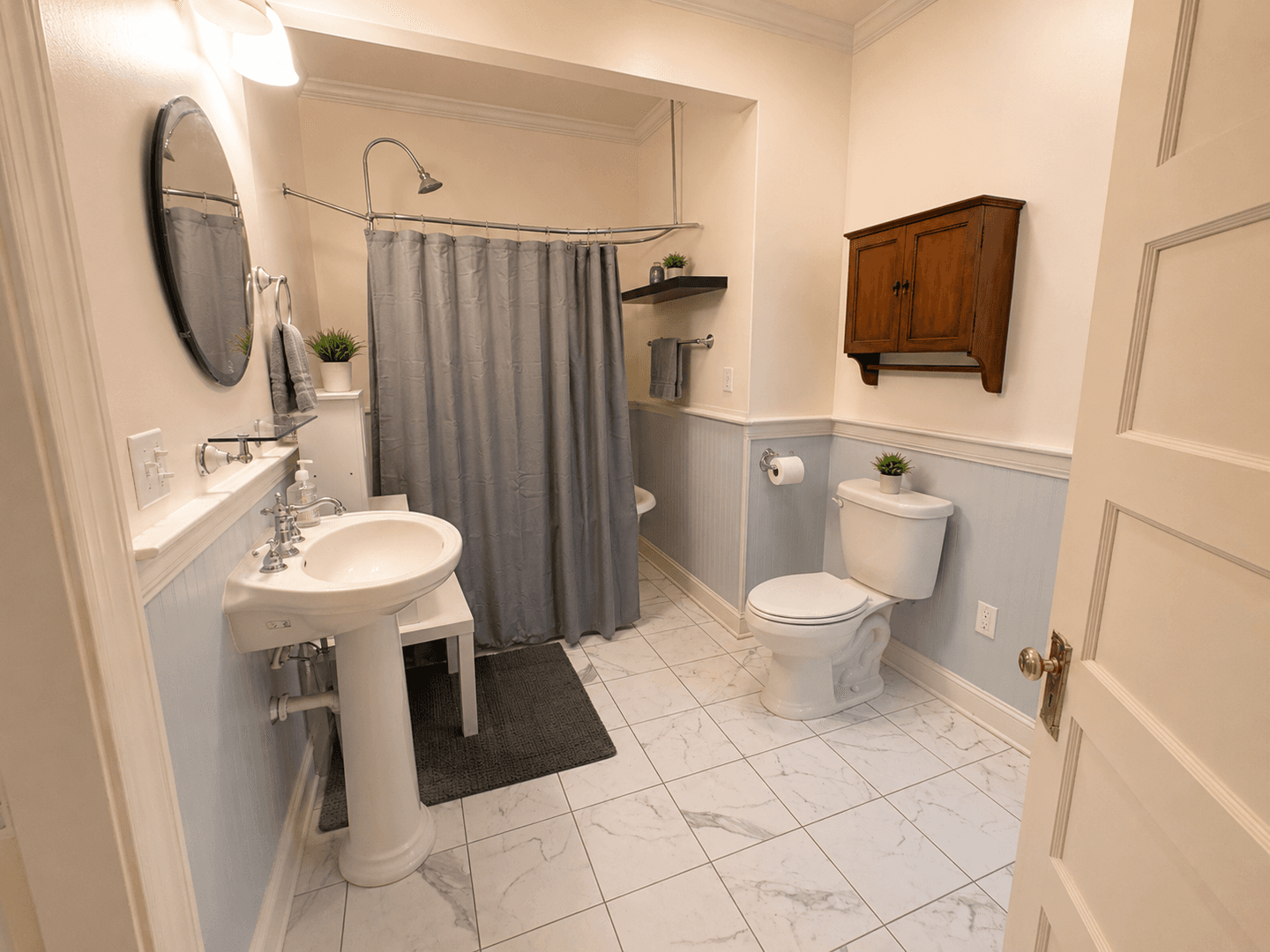 Bowling Green Apartment: 1338 College Street