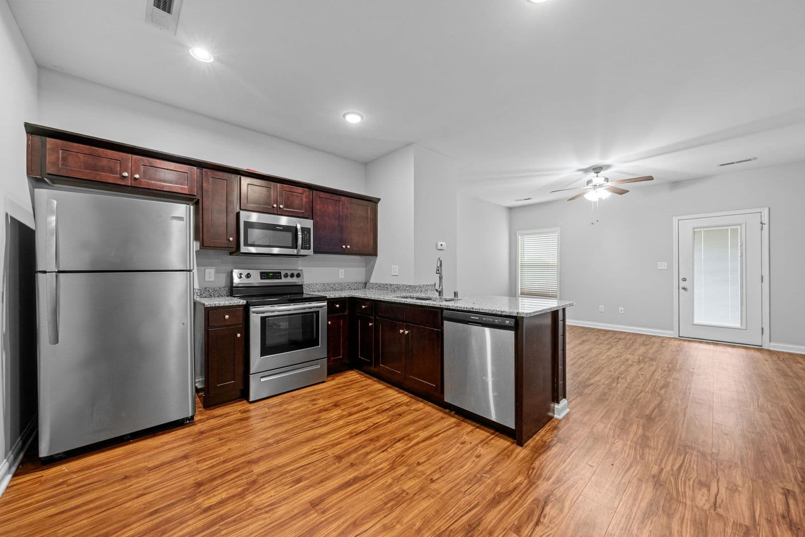 Bowling Green Apartment: 1592 Collegeview Drive