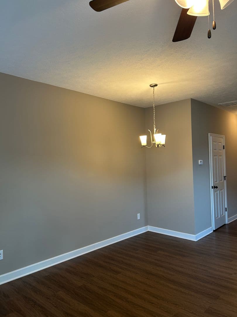 Bowling Green Apartment: 243 Moss View Street