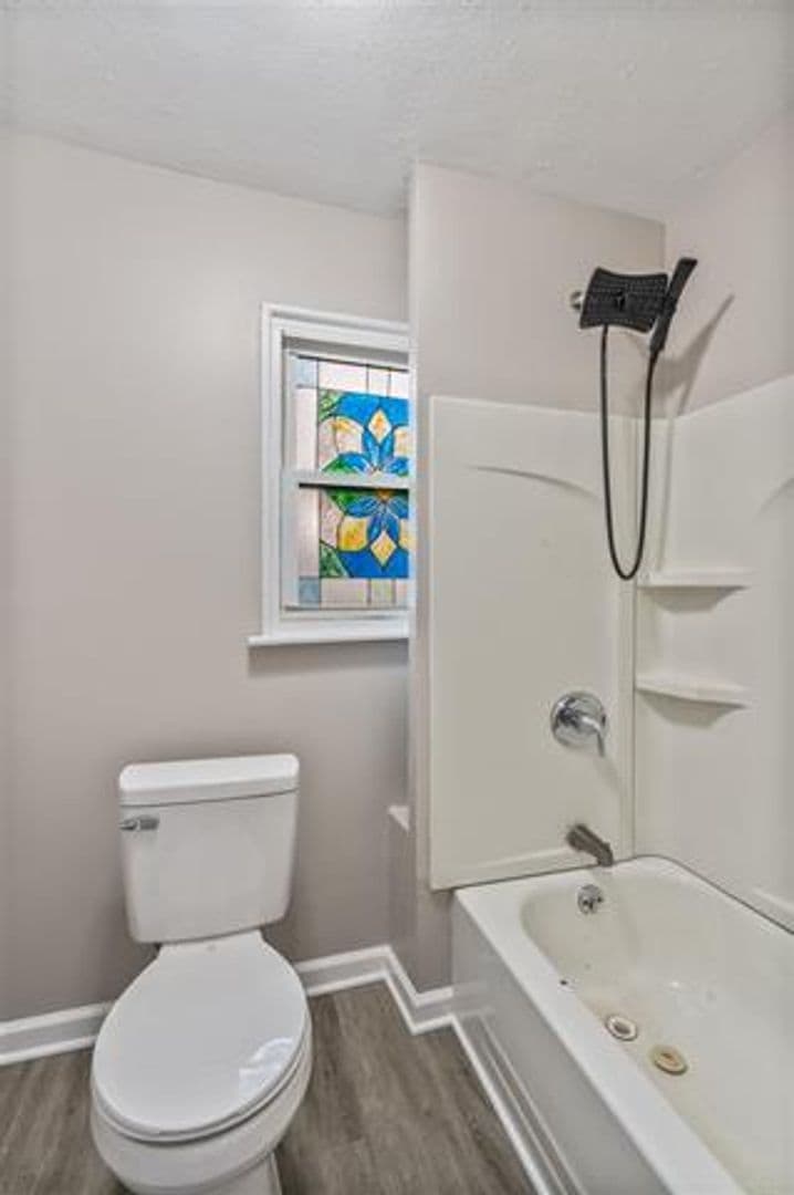 Glasgow House: 229 Eastview