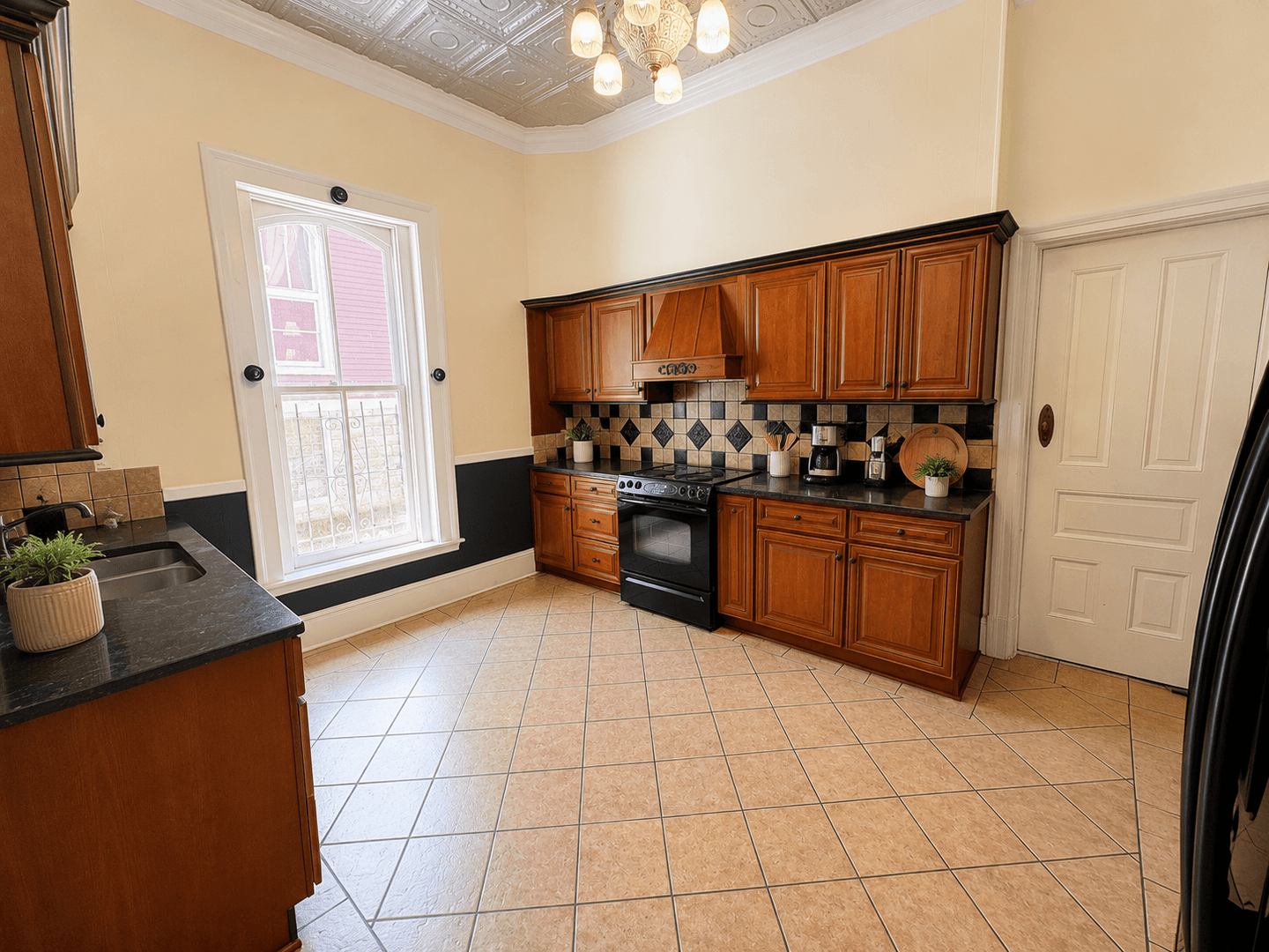 Bowling Green Apartment: 1338 College Street