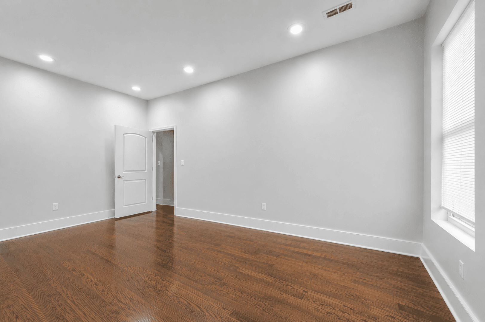 Bowling Green Apartment: 1044 Chestnut Street
