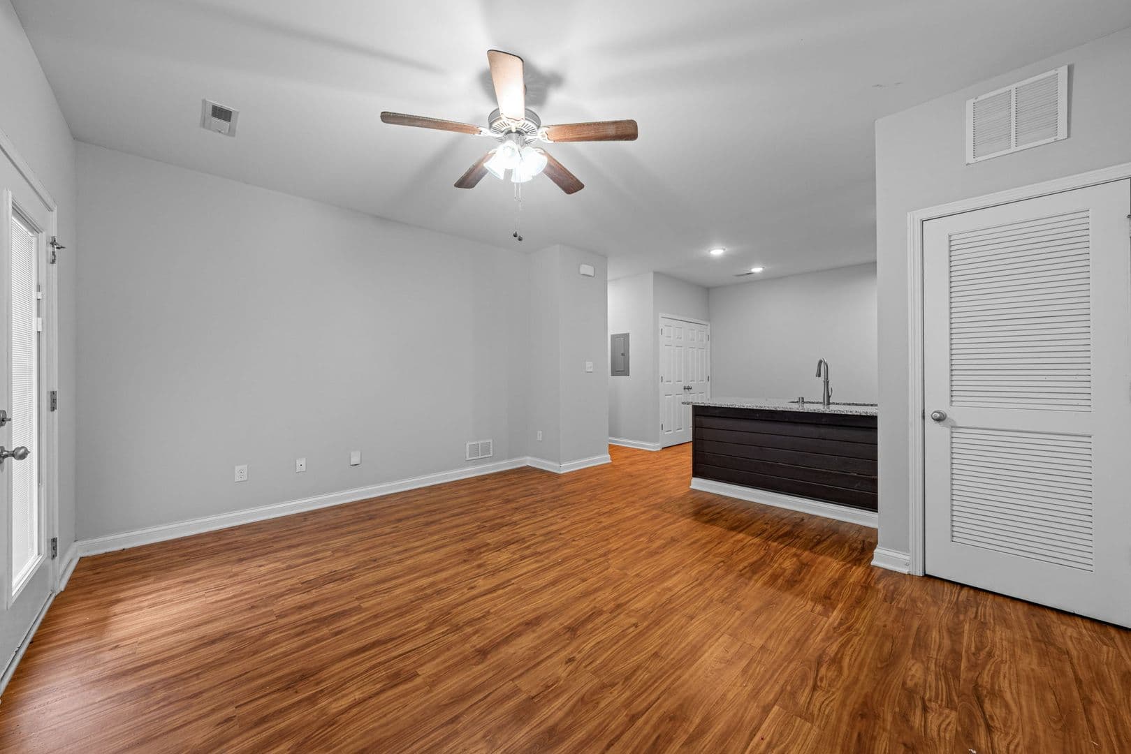 Bowling Green Apartment: 1592 Collegeview Drive