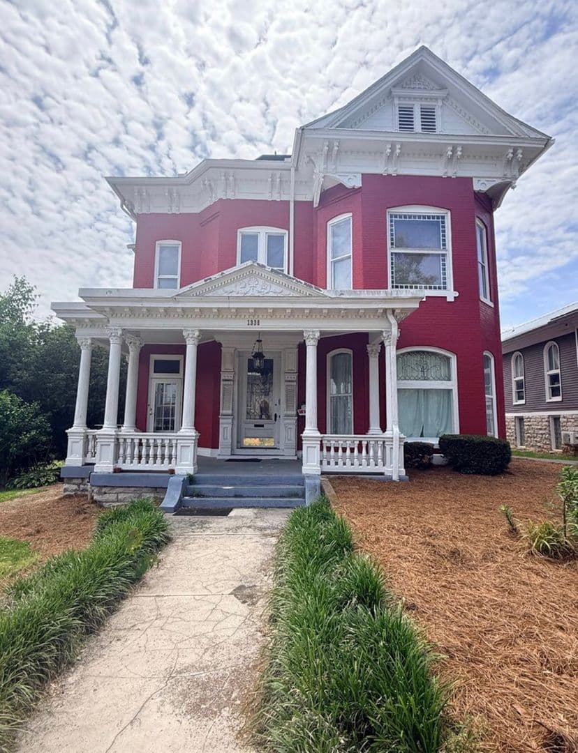 Bowling Green Apartment: 1338 College Street