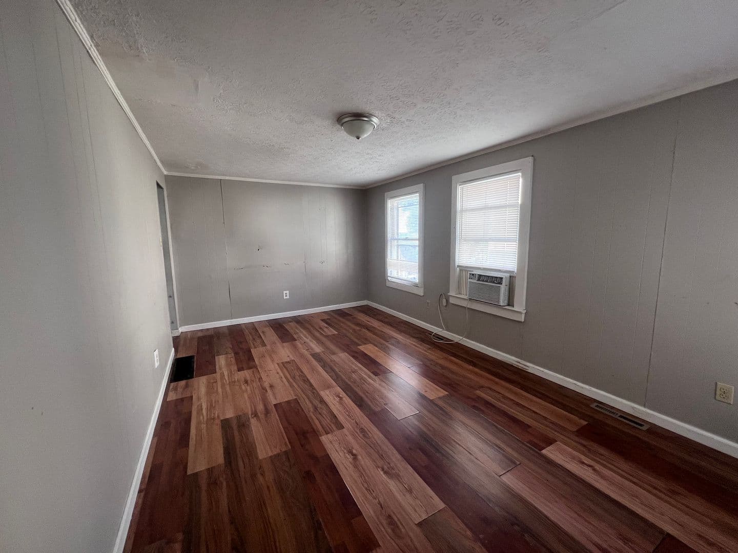 Bowling Green Apartment: 1217 Chestnut Street
