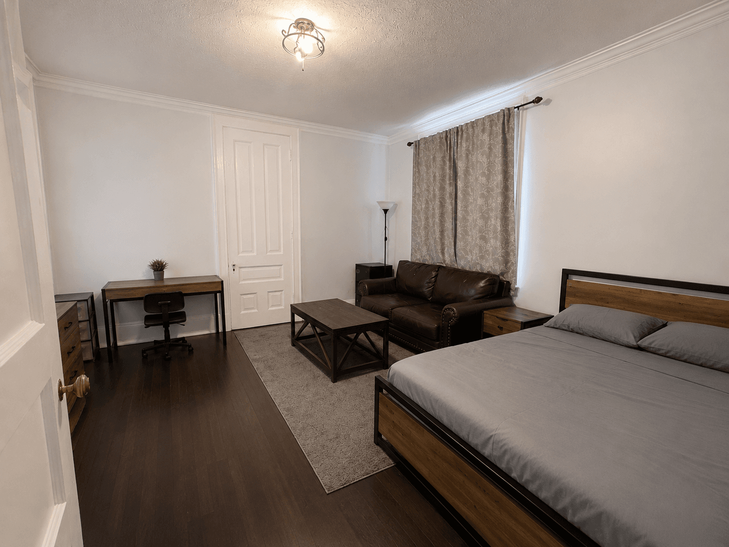 Bowling Green Apartment: 1338 College Street