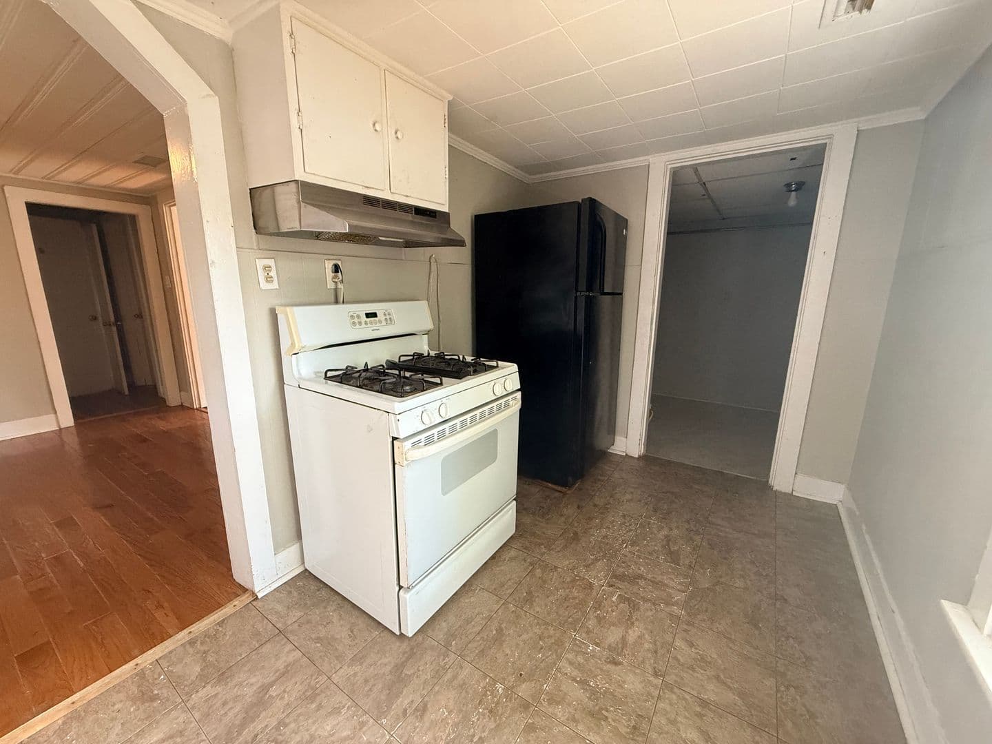 Bowling Green Apartment: 1402 High Street