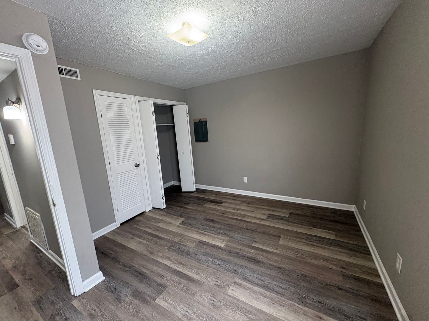 Bowling Green Apartment: 2042 Rock Creek Road