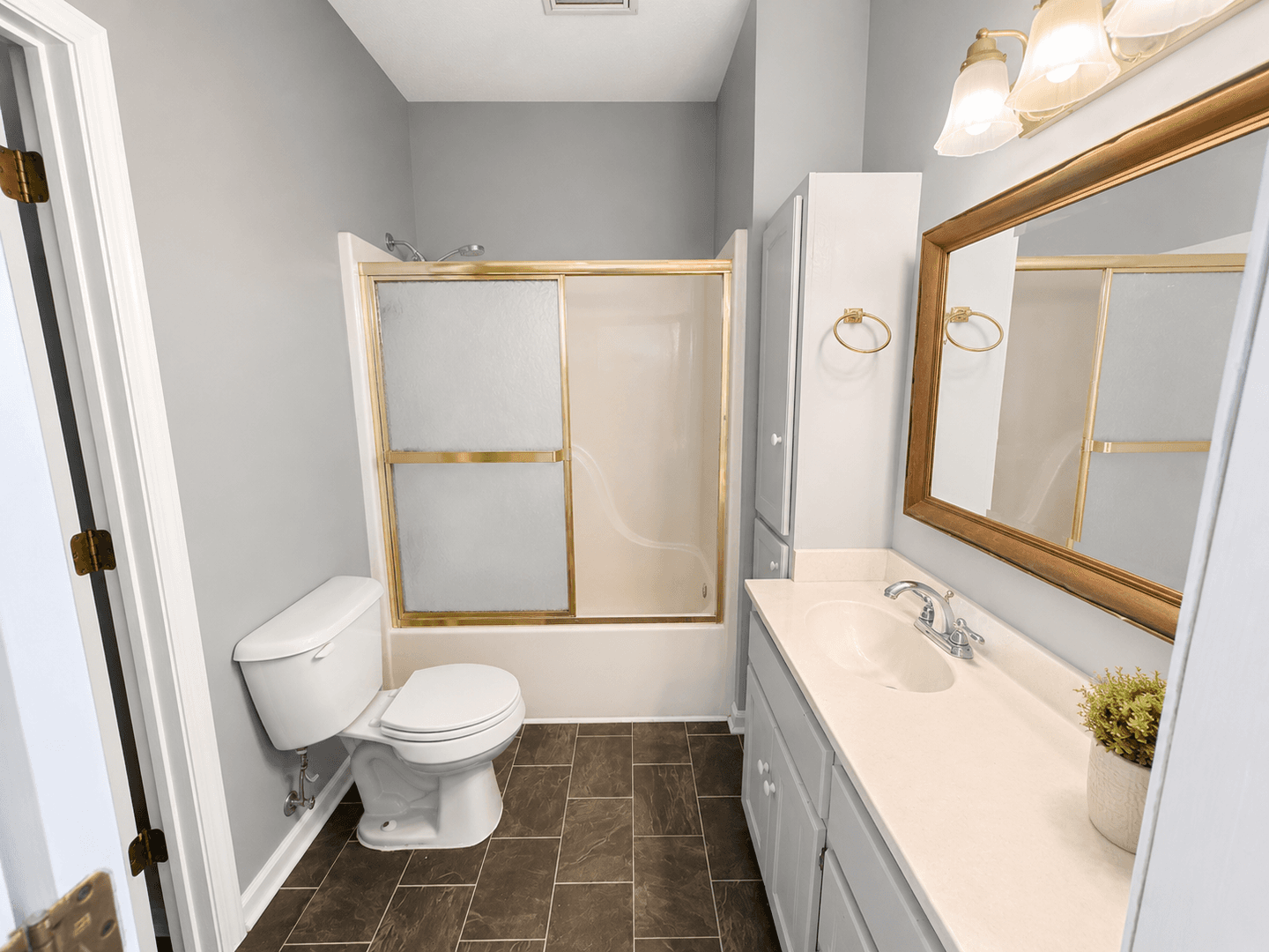 Bowling Green Apartment: 1338 College Street