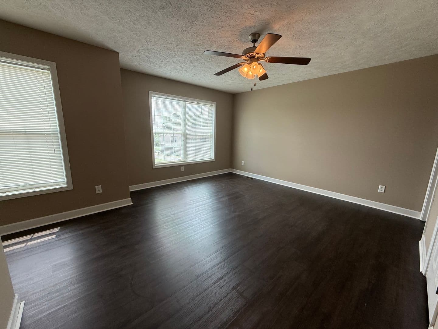 Bowling Green Apartment: 243 Moss View Street