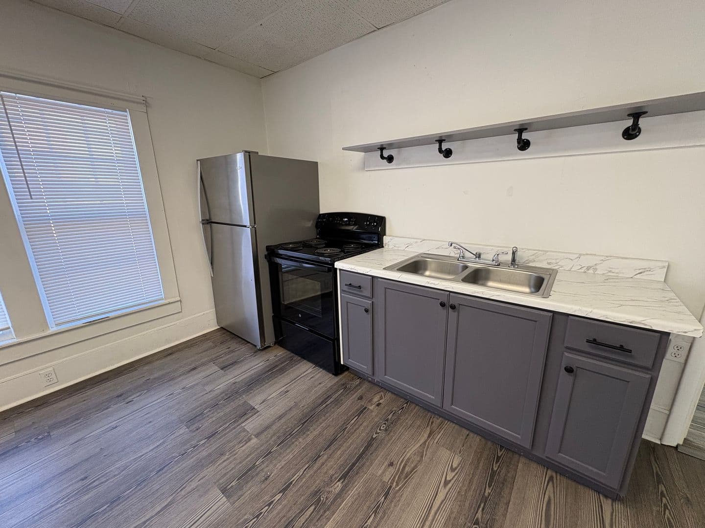Glasgow Apartment: 306 East Main Street